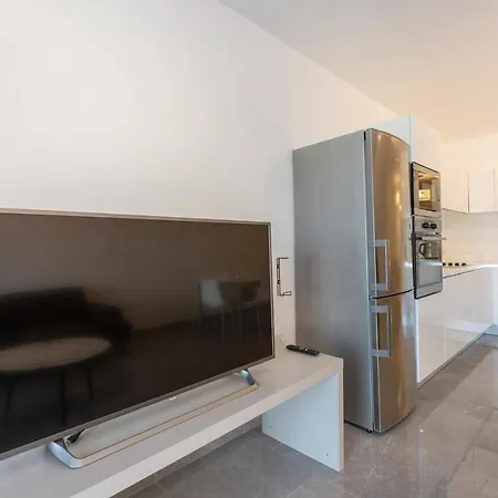 Apartment Seafront Haven With Breathtaking Sunsets W/ Wifi By 360 Estates